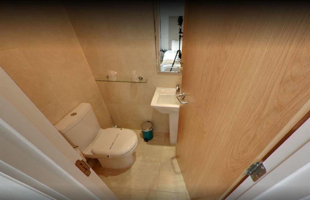 Mccafferty'S Guesthouse Ίλφορντ Εξωτερικό φωτογραφία